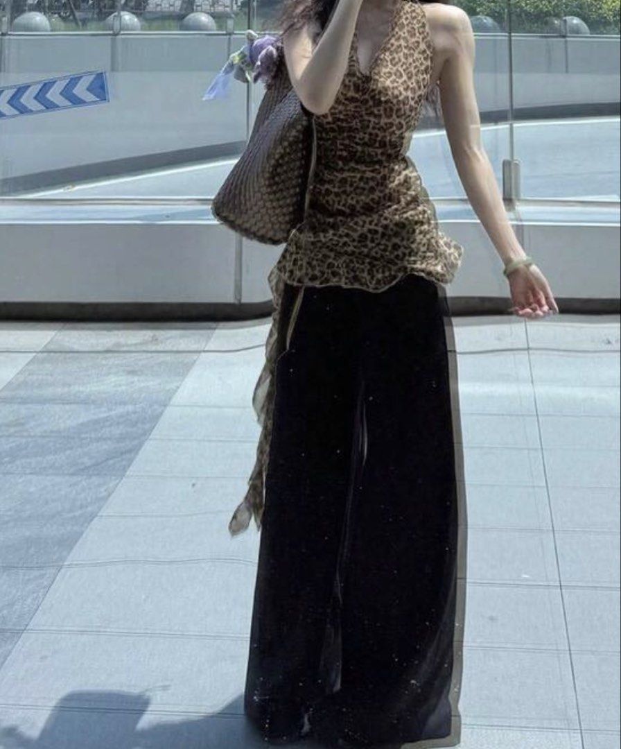 Leopard Animal print ruffle v-neck top (Category: Sleeveless) located in Rizal. Submitted by greatoutfitsph (Listing ID 1465937133, Image 2). Description: Used only once in our trip. VERY pretty and fashionablee.