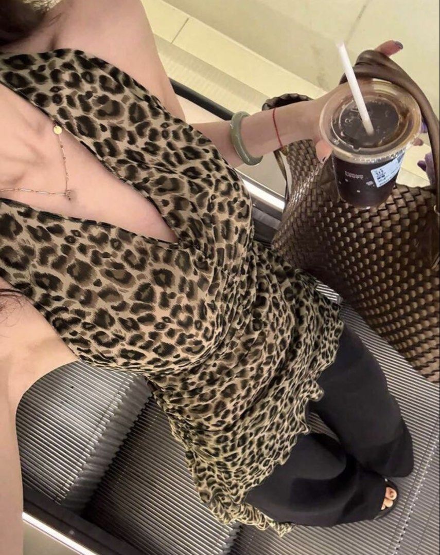 Leopard Animal print ruffle v-neck top (Category: Sleeveless) located in Rizal. Submitted by greatoutfitsph (Listing ID 1465937133, Image 1). Description: Used only once in our trip. VERY pretty and fashionablee.