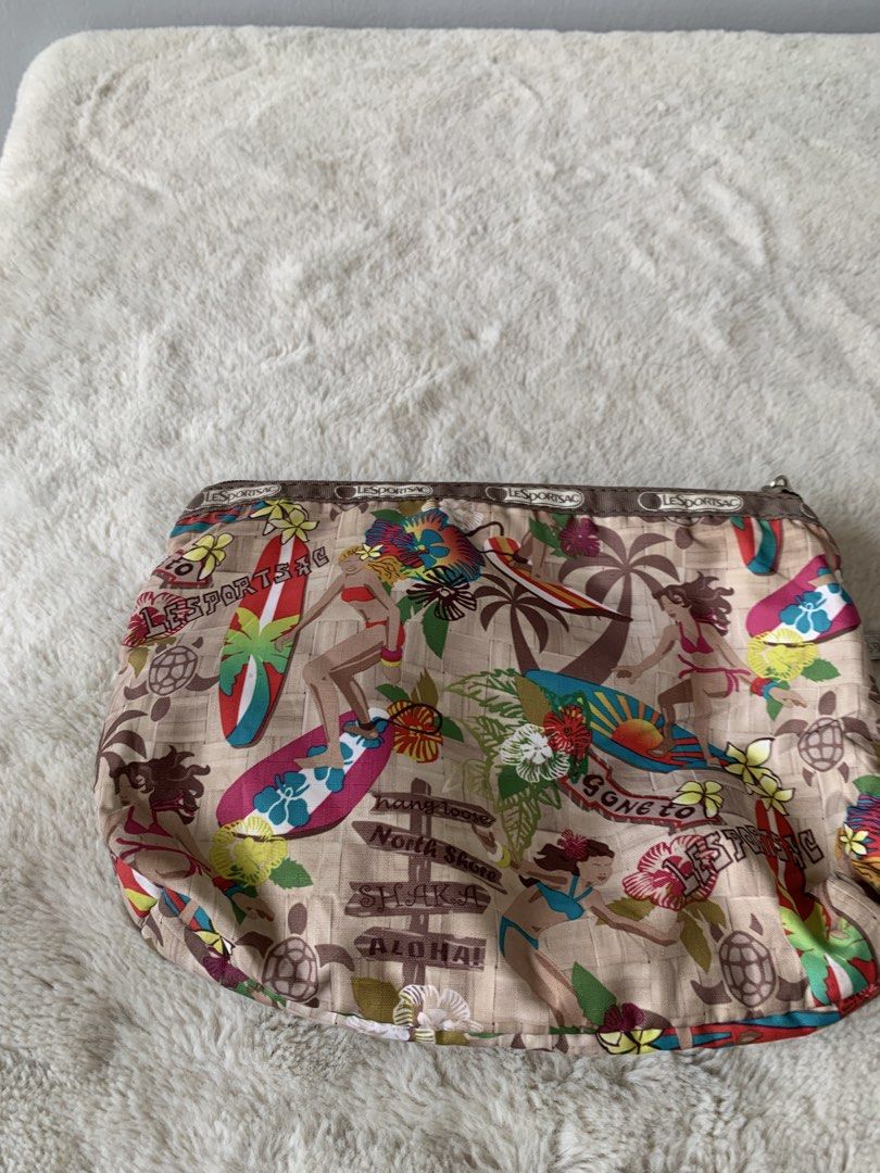Lesportsac pouch (Category: Other Accessories) located in Taguig. Submitted by madisam (Listing ID 1465786219, Image 3). Description: Preloved.