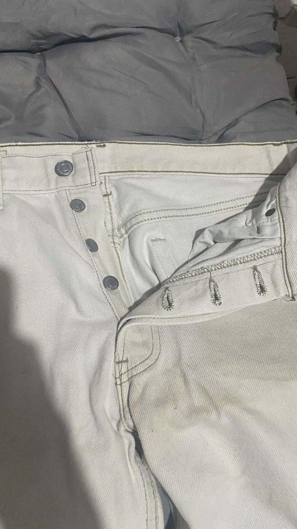 Levi's 501 Made in Canada Original Fit (Button Fly) W30 L32 (Category: Jeans) located in Manila. Submitted by red09845 (Listing ID 1465786521, Image 3). Description: Authentic vintage Levi's 501 straight-leg jeans in a rare white colorway with a classic button fly. • Size: W30 L32 • Fit: Original 501 straight fit • Details: 100% cotton, Made in Canada. Classic button fly hardware. • Condition: Pre-owned, clean look overall. Great for streetwear o