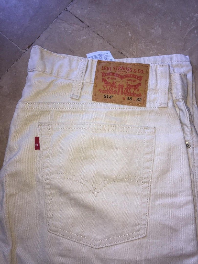 Levis 514 Cotton Cream Khaki Pants (Category: Jeans) located in Naga. Submitted by bonethugz1822 (Listing ID 1465892936, Image 2). Description: Verygood condition Need wash May white stain sya not sure if washable Dimes nasa 3rd pic 650+sf.