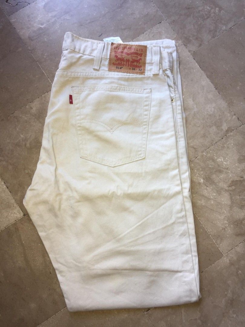 Levis 514 Cotton Cream Khaki Pants (Category: Jeans) located in Naga. Submitted by bonethugz1822 (Listing ID 1465892936, Image 1). Description: Verygood condition Need wash May white stain sya not sure if washable Dimes nasa 3rd pic 650+sf.