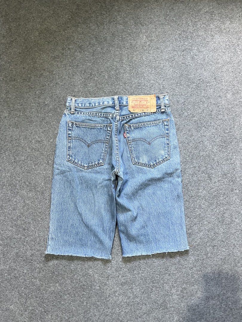 Levi’s 517 extended denim short (Category: Tshirts & Polo Shirts ) located in Lapu Lapu. Submitted by jhonrener41426 (Listing ID 1464772118, Image 1). Description: Size 28/30 Length-21 Leg opening-9 Excellent condition Color rate 9.5/10 Authentic Issue none .