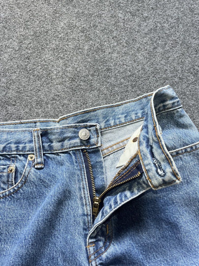 Levi’s 517 extended denim short (Category: Tshirts & Polo Shirts ) located in Lapu Lapu. Submitted by jhonrener41426 (Listing ID 1464772118, Image 3). Description: Size 28/30 Length-21 Leg opening-9 Excellent condition Color rate 9.5/10 Authentic Issue none .