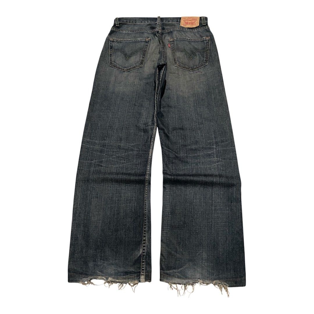 Levis 569 Loose Fit (Boot Cut/Straight) (Category: Jeans) located in General Santos City (Dadiangas). Submitted by archive.grail (Listing ID 1465761603, Image 3). Description: ⭐️Levis 569 Loose Fit Denim Jeans size/waist: 32-34 thigh: 14 length: 41 hem: 9.5.