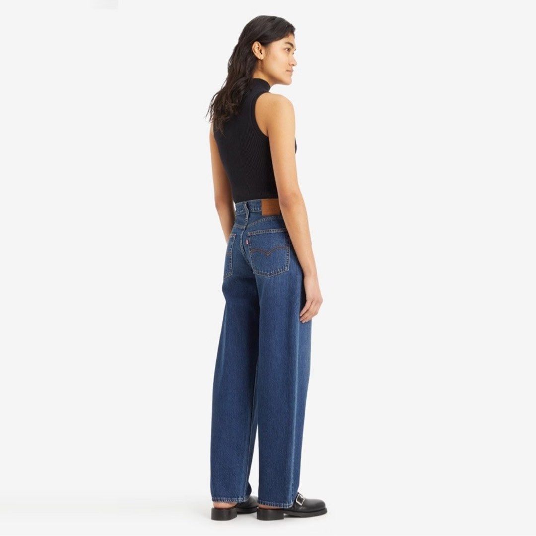 Levi's Baggy Dad Jeans (Category: Jeans) located in Manila. Submitted by mamasavsavi (Listing ID 1464309592, Image 3). Description: - Brand: Levi's - Style: Baggy Dad Jeans - Size: 24 - Material: Lightweight Linen & Denim Blend - Fit: Straight Leg - Perfect for: Casual everyday wear Orig price 4500 BRANDNEW WITH TAG AND PAPER BAG Bought at LEVIS STORE Ganda ng color Super duper ganda as in. Hirap ilet go Kaso Maluwag sa akin .