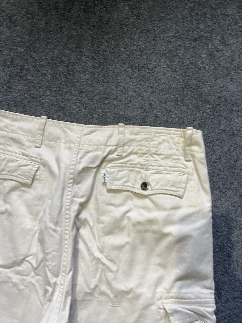 Levi’s cargo short (Category: Shorts) located in Lapu Lapu. Submitted by jhonrener41426 (Listing ID 1464568244, Image 3). Description: Size 34 Length-22.5 Leg opening-11 Excellent condition Color rate 9.5/10 Authentic Issue none .