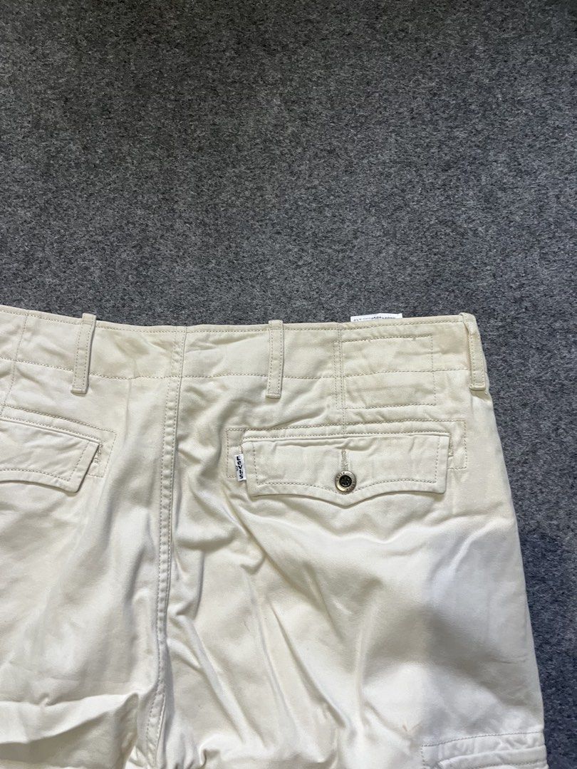 Levi’s cargo short (Category: Shorts) located in Lapu Lapu. Submitted by jhonrener41426 (Listing ID 1464568199, Image 3). Description: Size 34 Length-22 Leg opening-11 Excellent condition Color rate 9.5/10 Authentic Issue none .