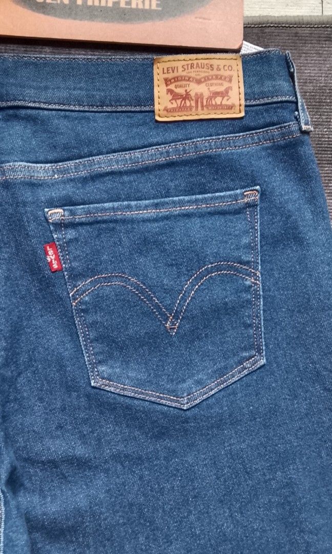 Levi's classic straight women (Category: Jeans) located in Calbayog City. Submitted by jen1027 (Listing ID 1465798165, Image 2). Description: LEVI'S CLASSIC STRAIGHT WOMEN Size 31 L 32on Tag Actual Waistline 33-36 Stretch Actual Length 42 Hem 7 Made In Colombia Excellent to new Condition Price:1200 Ship ⛔ Payment First ⛔ Mop-Gcash ⛔Location:Calbayog City Samar ⛔Courier:J&T Pm sa interested.