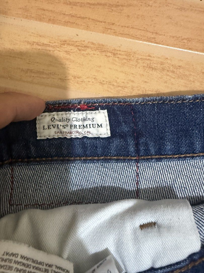 Levi's Engineered Jeans LEJ 570 W34 L30 (Category: Jeans) located in Mandaluyong City. Submitted by kickin_it_thrift (Listing ID 1465933523, Image 3). Description: - Brand/Model: Levi's Engineered Jeans (LEJ 570) - Size: W34 L30 - Color: Clean dark indigo wash with contrast stitching - Design: Unique curved seam construction for ergonomic fit - Details: Signature red back patch, branded interior waistband tags, and engineered tape inside - Condit