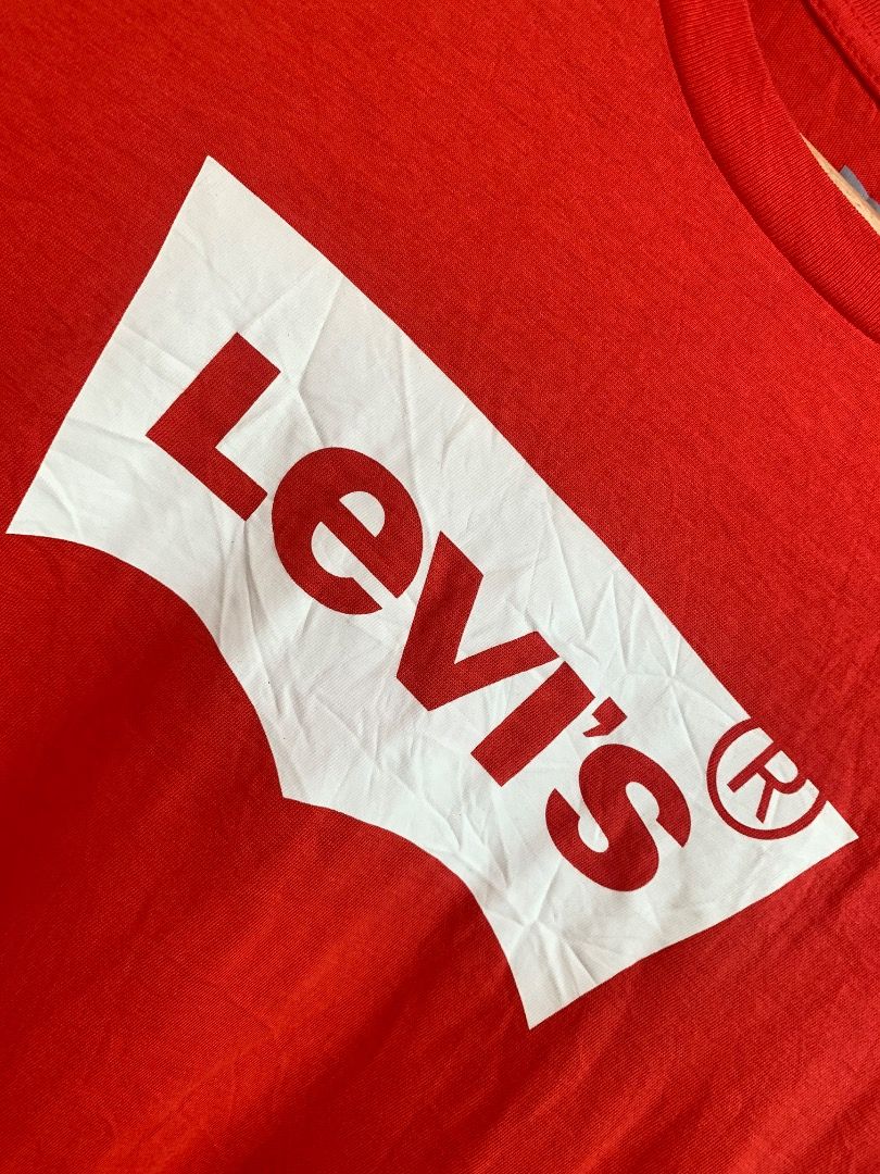 Levi’s Ladies Shirt (Category: Blouses) located in Tacurong. Submitted by mwloots04 (Listing ID 1465781720, Image 2). Description: Excellent condition As new No issues 10/10 Colorrate Dimes: 19x26.