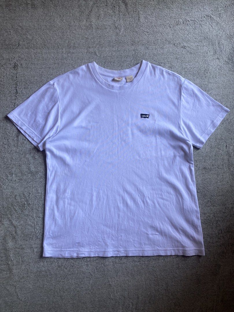 Levi's White tee black patch (Category: Tshirts & Polo Shirts ) located in Davao. Submitted by jirielzac08036 (Listing ID 1465770026, Image 1). Description: width 22 length 28 no issue excellent condition.