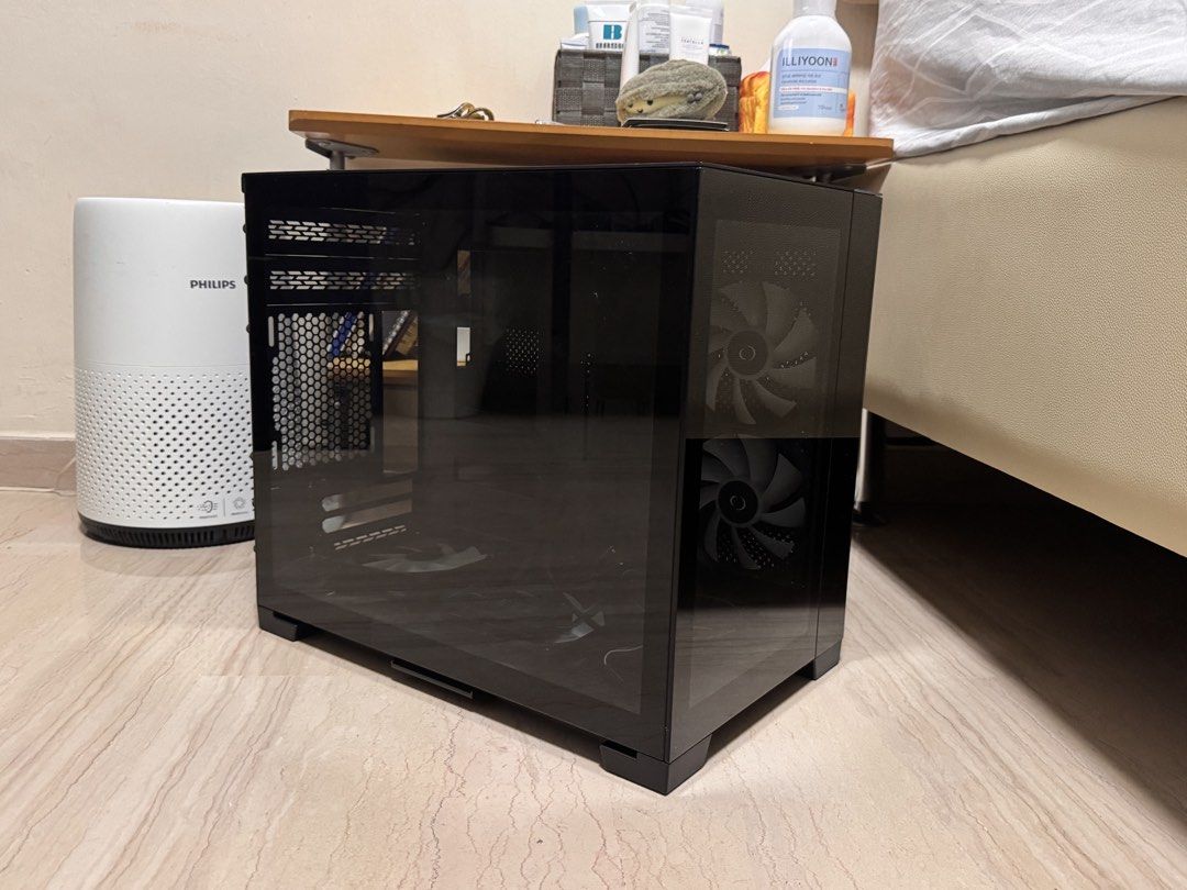 Lian Li O11 Dynamic Mini V1 PC Case (Category: Computer Parts) located in Singapore. Submitted by j88lim (Listing ID 1465922791, Image 1). Description: Lian Li O11 Dynamic Mini V1 Case + 4 Tecware Orbis Fans + Tecware Orbis Fan Hub + LED Controller Total value = $150++.