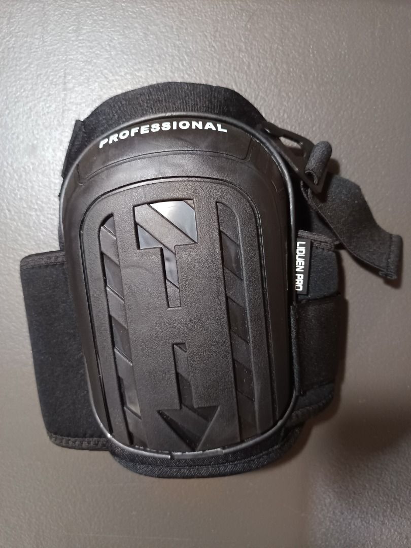 Liduen Pro Heavy-Duty Construction/Work Knee Pad (Category: Construction Tools & Equipment) located in Baguio. Submitted by cracklin.aniue26 (Listing ID 1465915308, Image 1). Description: •Like Brandnew condition. No sign of usage.(Signs of scuff only) •Single piece only (1 PC) no pair •Ideal for replacement since it's only 1 •Hindi faded ang color, sa camera lang po. Location: Baguio City MOD: J&T SF shouldered by the buyer MOP: Gcash PM for mor