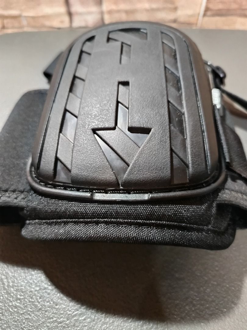Liduen Pro Heavy-Duty Construction/Work Knee Pad (Category: Construction Tools & Equipment) located in Baguio. Submitted by cracklin.aniue26 (Listing ID 1465915308, Image 3). Description: •Like Brandnew condition. No sign of usage.(Signs of scuff only) •Single piece only (1 PC) no pair •Ideal for replacement since it's only 1 •Hindi faded ang color, sa camera lang po. Location: Baguio City MOD: J&T SF shouldered by the buyer MOP: Gcash PM for mor