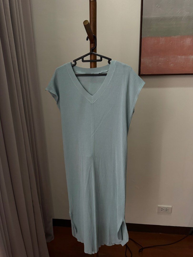 Light Blue Ribbed V-Neck Midi Dress (Category: Dresses) located in Pasig City. Submitted by kutleyn (Listing ID 1465760116, Image 1). Description: - Color: Light Blue - Material: Stretchy ribbed knit fabric for ultimate comfort - Design: V-neckline, short cap sleeves, and trendy side slits at the hem - Style: Casual midi dress, easy to throw on for everyday wear or running errands - Footwear pairing: Looks great with sneakers or flats.
