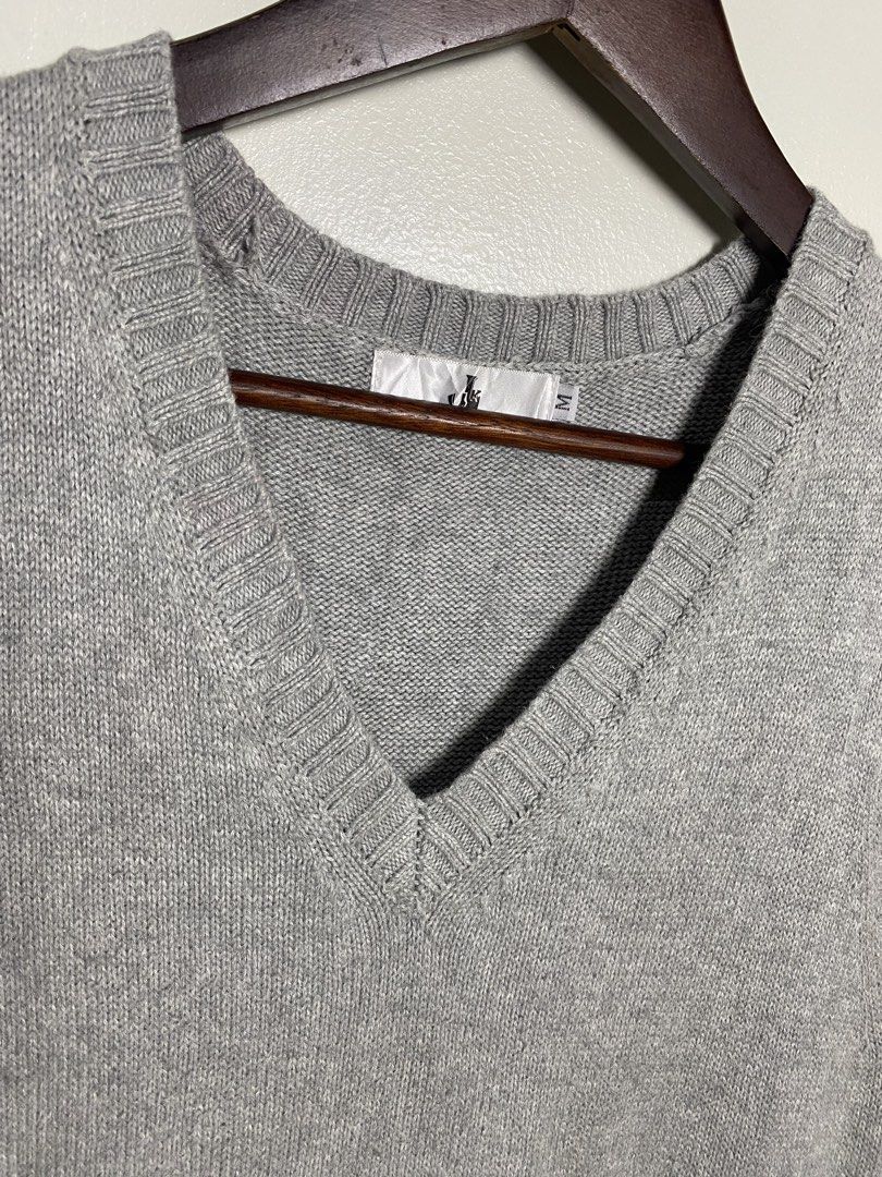 Light gray v-neck vest (Category: Others Tops) located in Makati City. Submitted by indaysukaycloset (Listing ID 1465874693, Image 2). Description: LIGHT GRAY V-NECK VEST Brand: JK / JS Style (Japan Brand) Size: M on tag - Fits S-M Color: Light Gray / Ash Gray Details: - W-16 L-24.5 (laid flat, in inches) - V-neck sleeveless knit vest - basic staple - Material: 100% COTTON - MADE IN CHINA - makapal, soft, breathable - Ribbed neckline, armhole & h