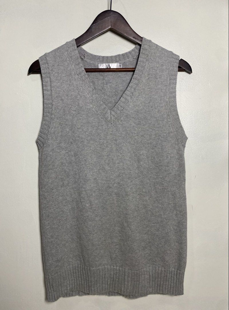 Light gray v-neck vest (Category: Others Tops) located in Makati City. Submitted by indaysukaycloset (Listing ID 1465874693, Image 1). Description: LIGHT GRAY V-NECK VEST Brand: JK / JS Style (Japan Brand) Size: M on tag - Fits S-M Color: Light Gray / Ash Gray Details: - W-16 L-24.5 (laid flat, in inches) - V-neck sleeveless knit vest - basic staple - Material: 100% COTTON - MADE IN CHINA - makapal, soft, breathable - Ribbed neckline, armhole & h