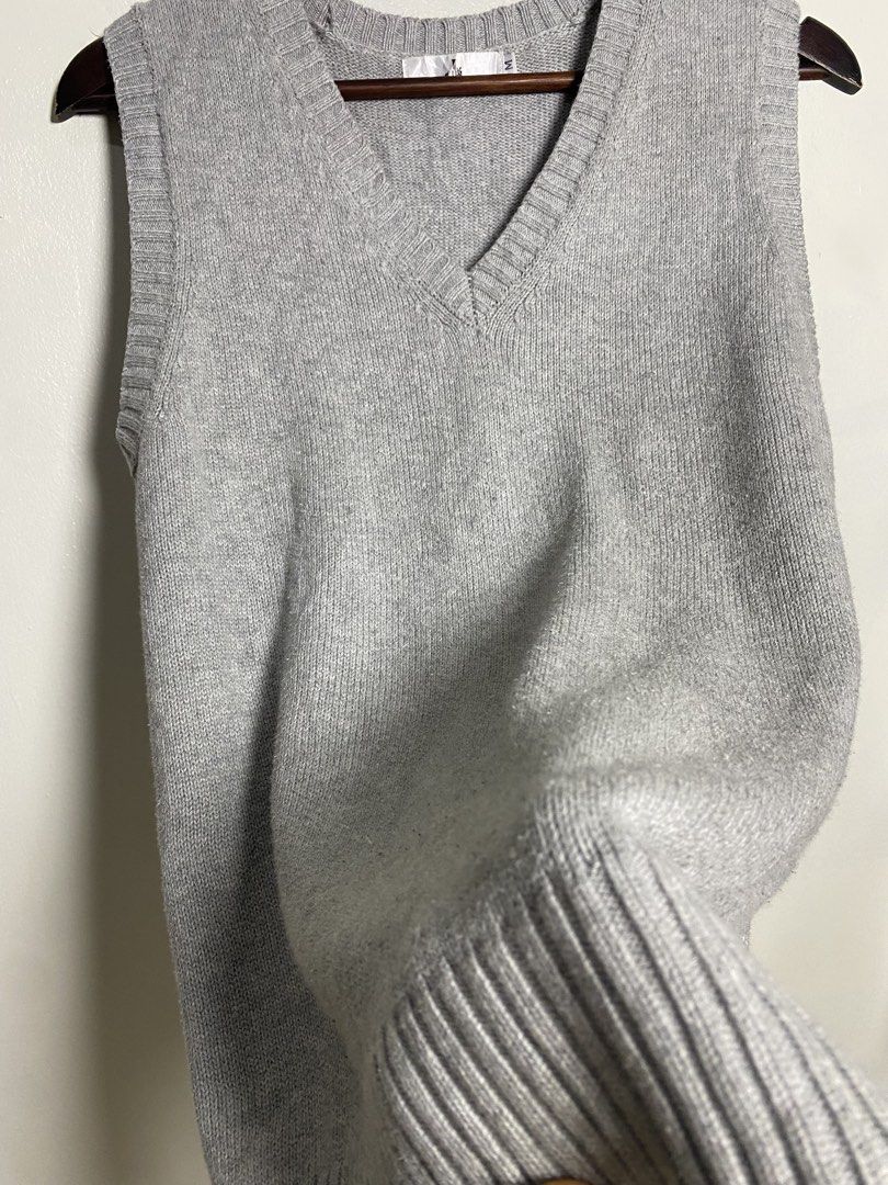 Light gray v-neck vest (Category: Others Tops) located in Makati City. Submitted by indaysukaycloset (Listing ID 1465874693, Image 3). Description: LIGHT GRAY V-NECK VEST Brand: JK / JS Style (Japan Brand) Size: M on tag - Fits S-M Color: Light Gray / Ash Gray Details: - W-16 L-24.5 (laid flat, in inches) - V-neck sleeveless knit vest - basic staple - Material: 100% COTTON - MADE IN CHINA - makapal, soft, breathable - Ribbed neckline, armhole & h