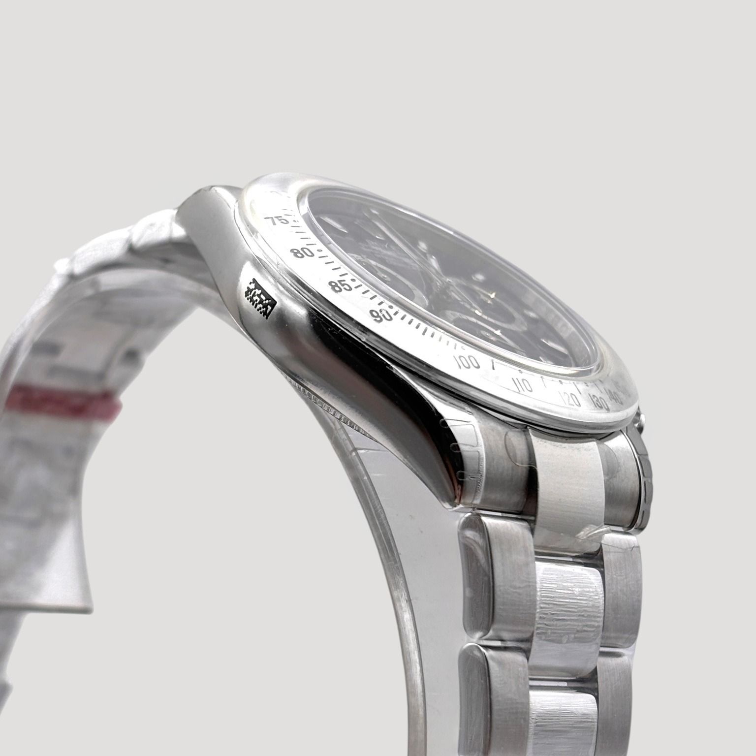 (Local AD) Brand New NOS Full Factory Stickers Sept 2010 Rolex Daytona Black 'APH Dial' 40mm 116520 (Category: Watches) located in Singapore. Submitted by pengkweewatches (Listing ID 1465788893, Image 3). Description: Join us on T-elegram for Exclusive Deals & Latest Stock Updates: //pk-watches.com/tele-channel Brand: Rolex Model: Daytona Reference: 116520 Dated: September 2010 Condition: Brand New (NOS) Dial: Black 'APH Dial' Case Diameter: 40mm