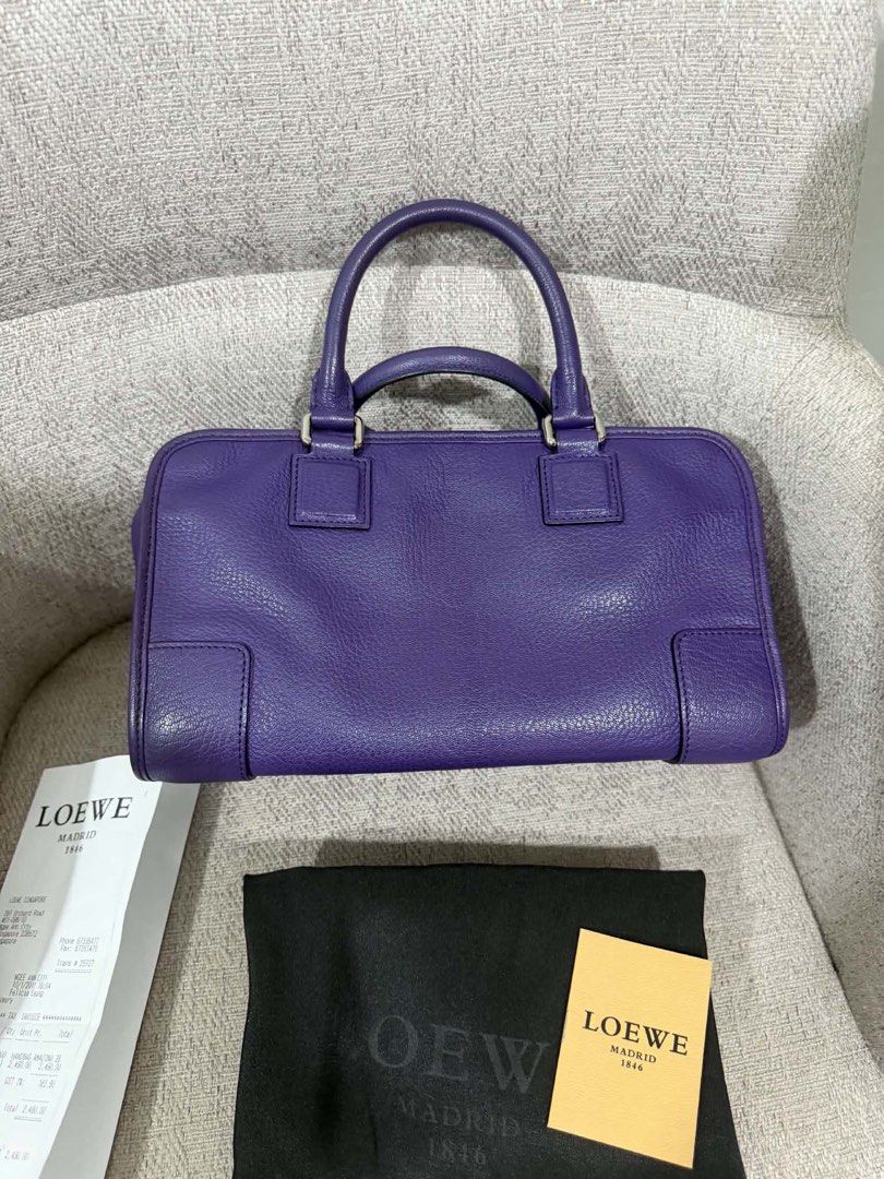 Loewe Amazona Bag (Category: Luxury Bags & Wallets) located in Las Pinas. Submitted by marivel17 (Listing ID 1465908719, Image 2). Description: Authentic Loewe bag Size W 28.5 x H 16 x D 12 CM Comes with copy of receipt, care card and dust bag Good condition - No issue Made in Spain .
