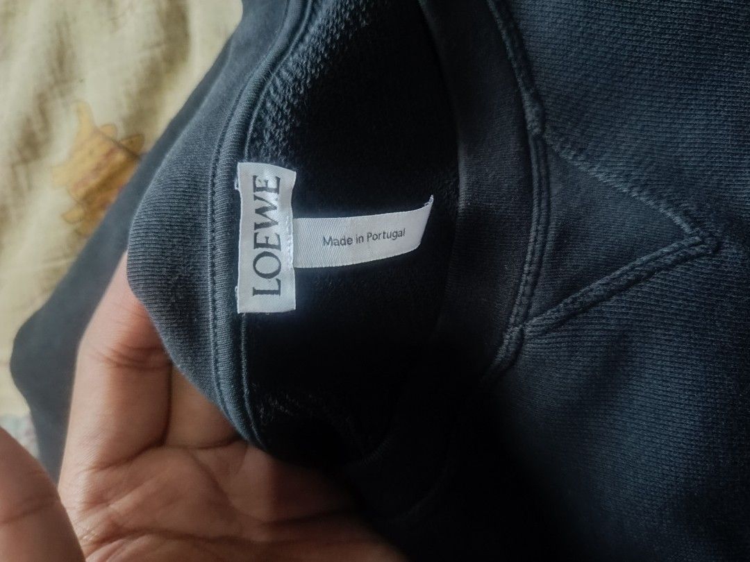 Loewe x Charles Rennie Mackintosh (Category: Longsleeves) located in Urdaneta. Submitted by tetsudoubletaps (Listing ID 1465795309, Image 3). Description: + SF - Brand: Loewe - Style: Black crewneck sweatshirt with V-stitch collar - Material: 100% heavyweight cotton, made in Portugal - Design: Floral illustrations and botanical text on front and back.