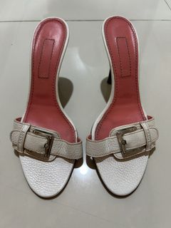 (Category: ) located in . Submitted by miss.manolos.closet (Listing ID 1465940130, Image 1). Description: .