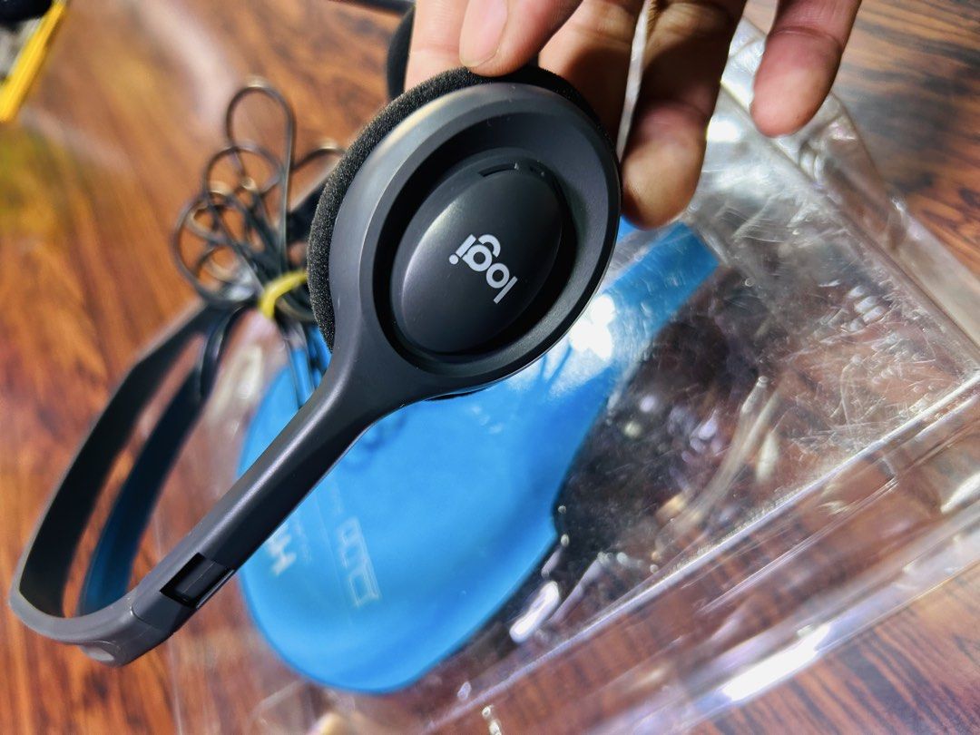 Logitech H111 Stereo Headset with Microphone (Category: Headphones & Headsets) located in Manila. Submitted by starbalesukandjapansurplus (Listing ID 1465953603, Image 2). Description: - Brand: Logitech H111 Stereo Headset - Color: Black - Connectivity: Standard 3.5mm audio jack - Audio: Clear sound ideal for calls, online classes, and meetings - Comfort: Adjustable headband and flexible boom microphone - Condition: Neatly cable-tied, includes or