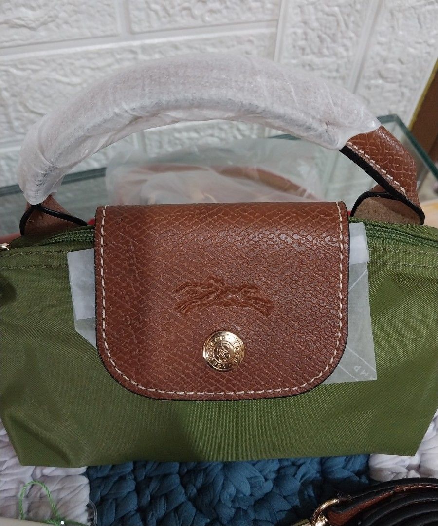 🐎Longchamp Green Mini Le pliage Handbag with Strap (Category: Luxury Bags & Wallets) located in Manila. Submitted by PrinceDani.Clothing (Listing ID 1465827023, Image 3). Description: 🐎longchamp mini le pliage hand bag in moss green color.