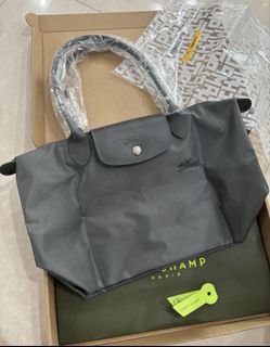 (Category: ) located in . Submitted by shopdroppin (Listing ID 1465900130, Image 1). Description: .