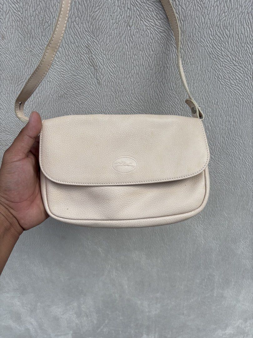 Longchamp Sling/Crossbody Bag (Category: Cross-body Bags) located in Baybay. Submitted by thrift.ed2023 (Listing ID 1465765382, Image 2). Description: Longchamp Sling/Crossbody Bag No Issue Good as New .