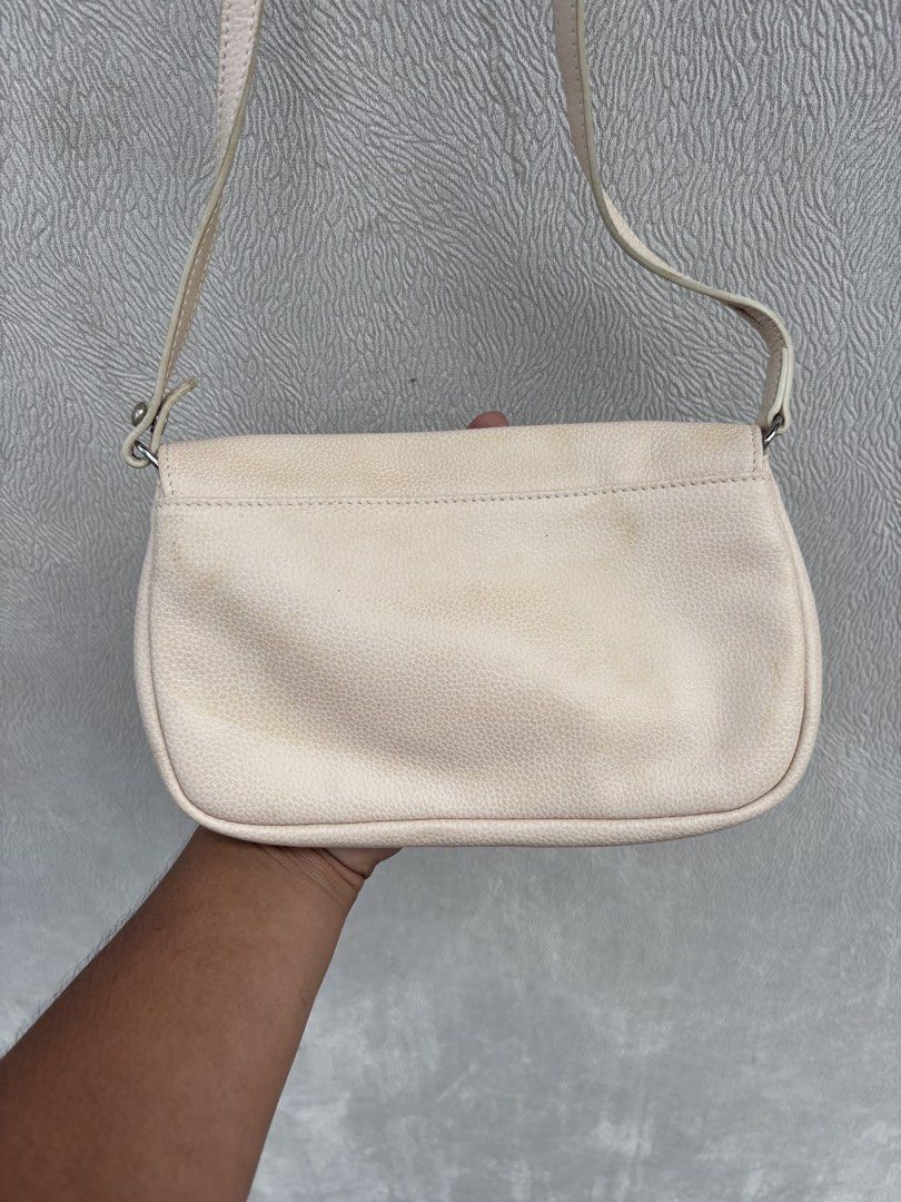 Longchamp Sling/Crossbody Bag (Category: Cross-body Bags) located in Baybay. Submitted by thrift.ed2023 (Listing ID 1465765382, Image 3). Description: Longchamp Sling/Crossbody Bag No Issue Good as New .