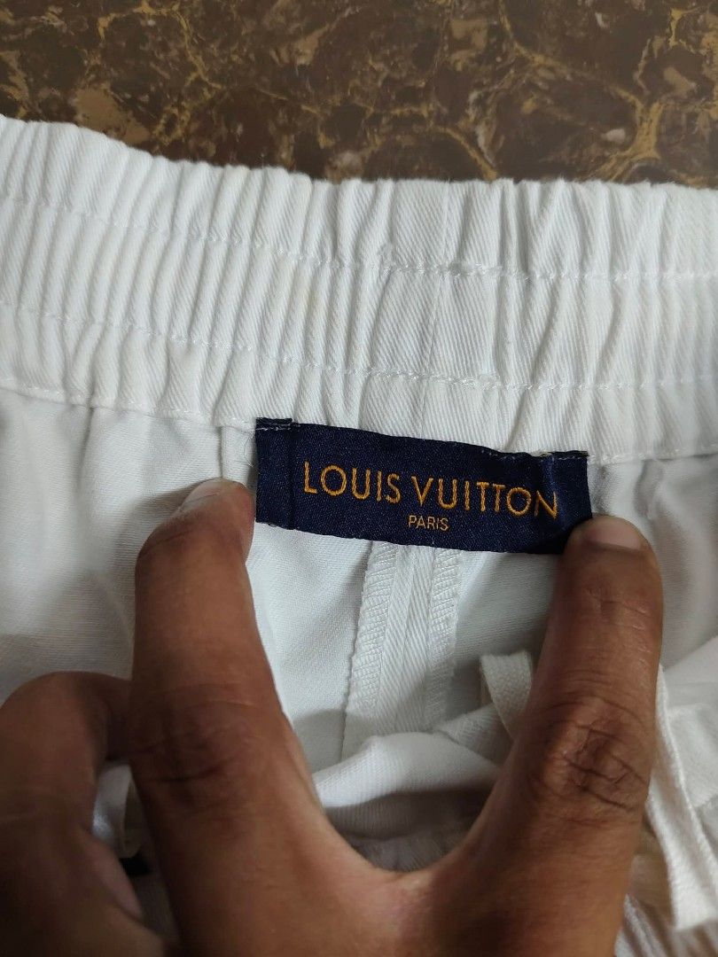 LOUIS VUITTON (Category: Shorts) located in Abucay. Submitted by lux.mnl (Listing ID 1465789349, Image 3). Description: LOUIS VUITTON SIZE XL NO ISSUE 1200 SHIPPED.