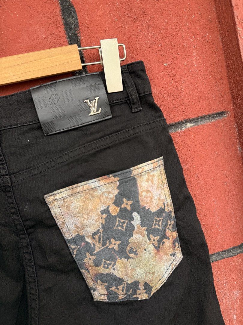 Louis Vuitton (Category: Luxury Apparel) located in Baguio. Submitted by mardimercredi14 (Listing ID 1465848905, Image 2). Description: 🔥 Louis Vuitton Dimensions: 30*40 Condition: excellent Color Rate: 10 ❌ none.