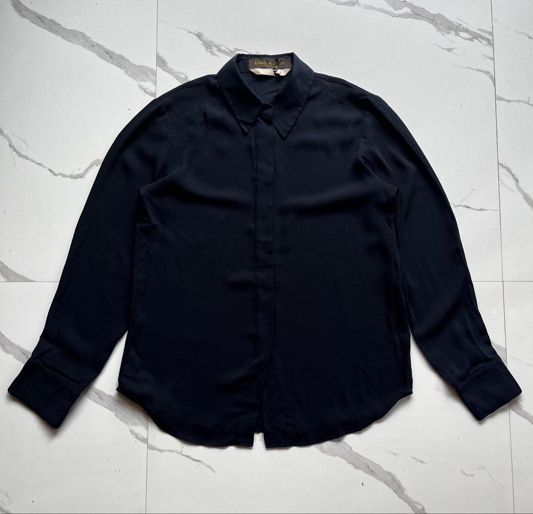 Louis Vuitton (Category: Luxury Apparel) located in Lucena. Submitted by RAGGGGSSSS (Listing ID 1465890035, Image 1). Description: Louis vuitton uniforme Size 36 on Tag 26x18 Verygood Condition Authentic No major issue.