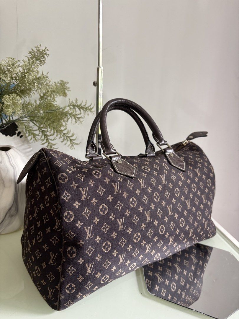 Louis Vuitton Monogram Mini Lin Canvas Speedy Handbag (NGA) (Category: Purses & Pouches) located in Makati City. Submitted by aurevelle.vintage (Listing ID 1465872979, Image 2). Description: ⋆.𐙚 ̊ Louis Vuitton Monogram Mini Lin Canvas Speedy Handbag ⟡ very rare to find! ⟡ NGA ⟡ 𝙎𝙞𝙯𝙚: small - semi medium ⟡ 𝙋𝙧𝙤𝙙𝙪𝙘𝙩 𝘾𝙤𝙣𝙙𝙞𝙩𝙞𝙤𝙣 𝙍𝙖𝙣𝙠: A ⟡ 𝙄𝙨𝙨𝙪𝙚/𝙨: rubber lining | scratches on hardware ⟡ 𝙊𝙥𝙚𝙣 𝙁𝙤𝙧 𝙇𝙖𝙮𝙖𝙬𝙖𝙮: 30
