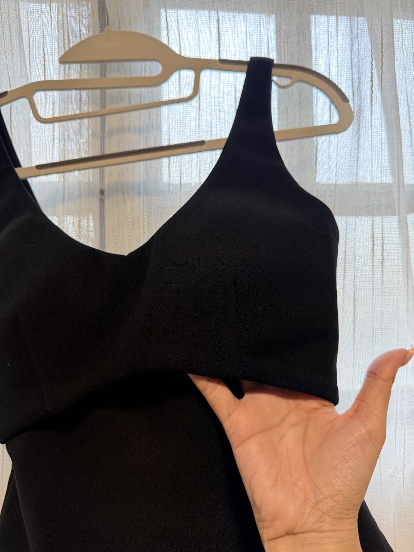 Love, Bonito Black Padded Top (Category: Sleeveless) located in Bocaue. Submitted by ninaaay (Listing ID 1465831294, Image 2). Description: Padded sleeveless top XS (US2) .