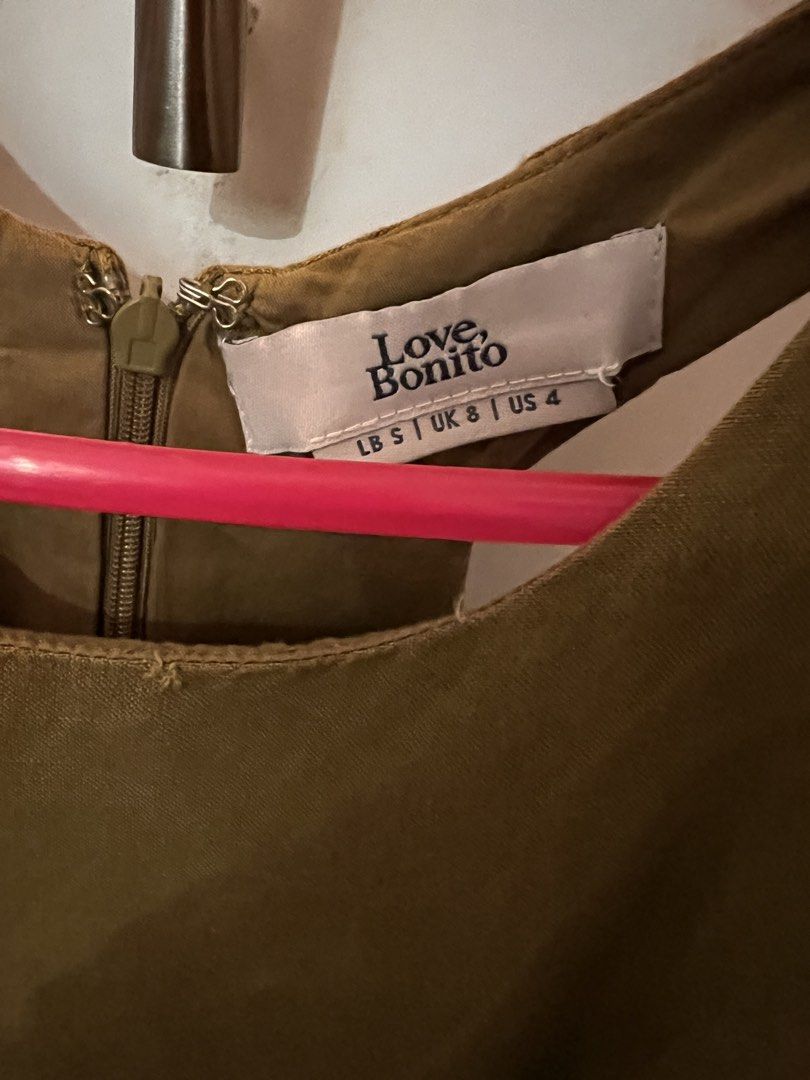 Love Bonito Brown Mini Dress (Category: Dresses) located in Quezon City. Submitted by currentlydeclutterring (Listing ID 1465764655, Image 2). Description: Size S With small flaw on the neck line.