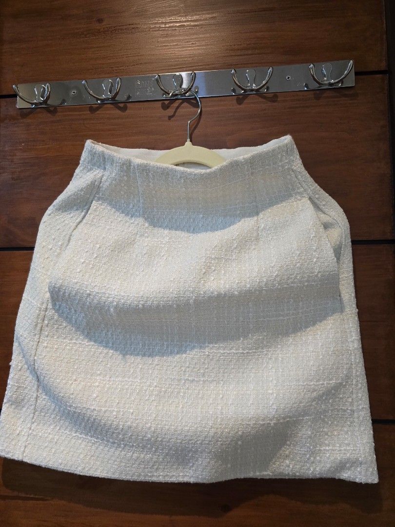Love, Bonito tweed skirt (Category: Skirts) located in Quezon City. Submitted by aslvn (Listing ID 1465769975, Image 1). Description: never worn. only washed. high waist with zipper at the back. tweed skirt..