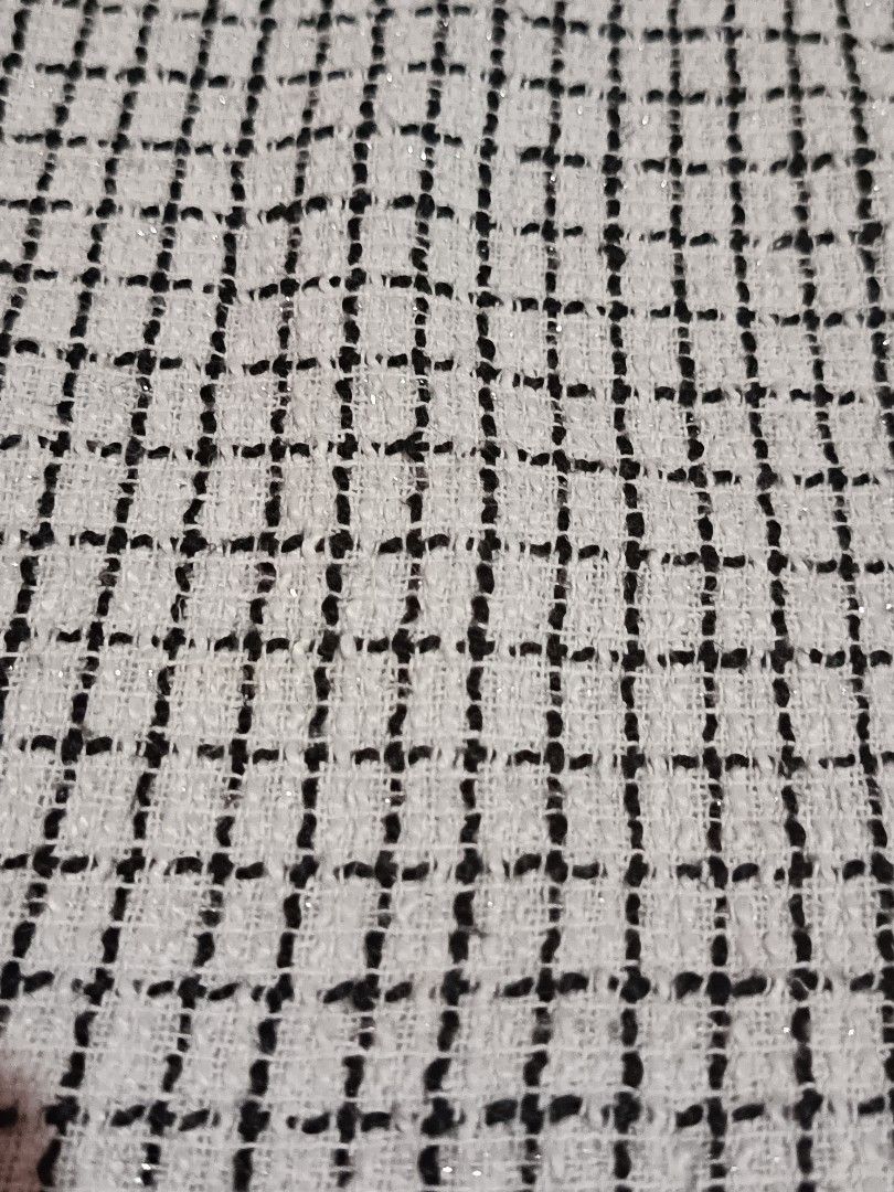 LOVITO TWEED BLOUSE (Category: Blouses) located in Taguig. Submitted by shop.etherealph (Listing ID 1465893437, Image 2). Description: Lovito Tweed top Used twice only in Very good condition maliit kase sa braso kaya hindi na masuot.