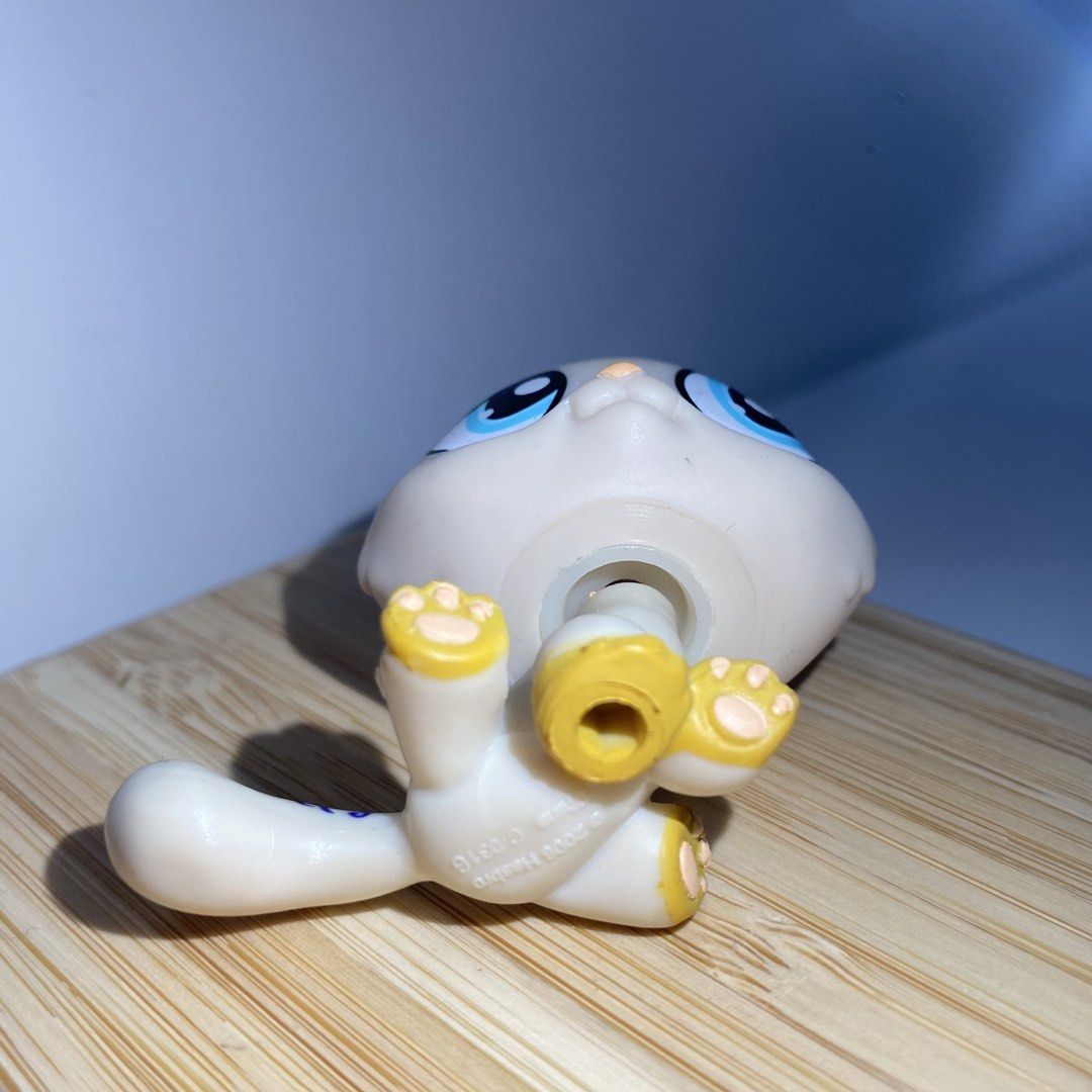 LPS Littlest Pet Shop Bonbon Cat (Category: Figurines & Statues) located in Makati City. Submitted by kaj2001 (Listing ID 1465898093, Image 2). Description: .