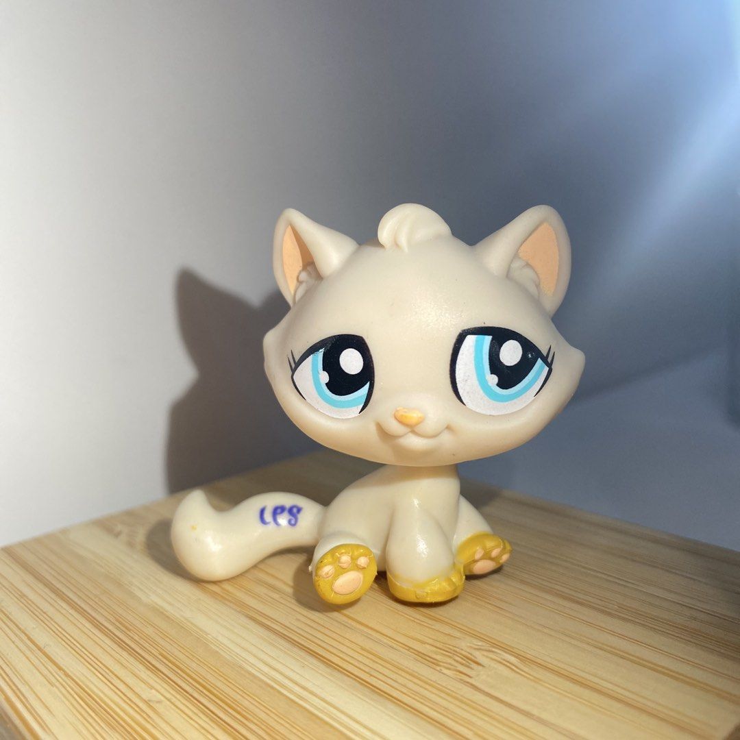 LPS Littlest Pet Shop Bonbon Cat (Category: Figurines & Statues) located in Makati City. Submitted by kaj2001 (Listing ID 1465898093, Image 1). Description: .