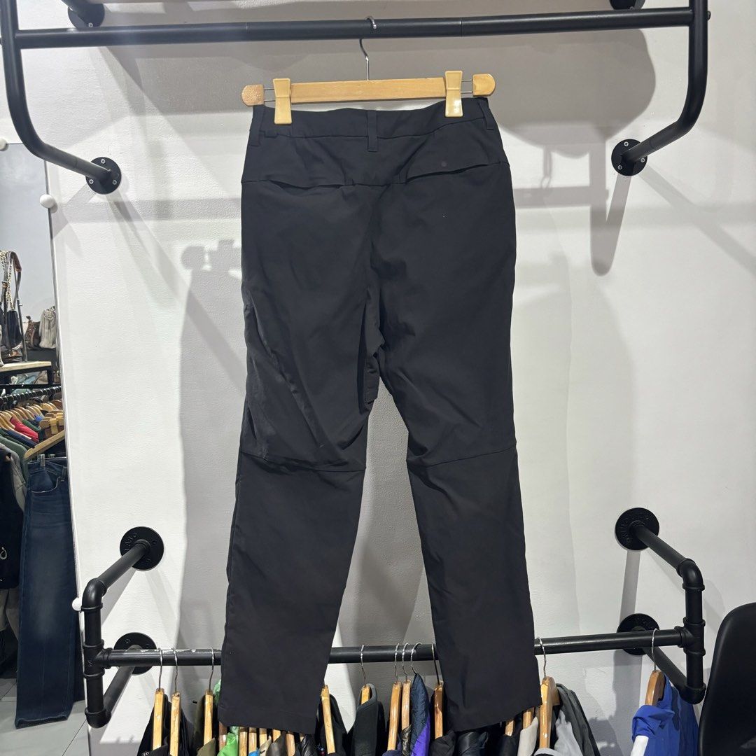Lululemon ABC Pants (Category: Trousers) located in Bambang. Submitted by heats777 (Listing ID 1465850002, Image 2). Description: Excellent condition No issue Size: 28 on tag.