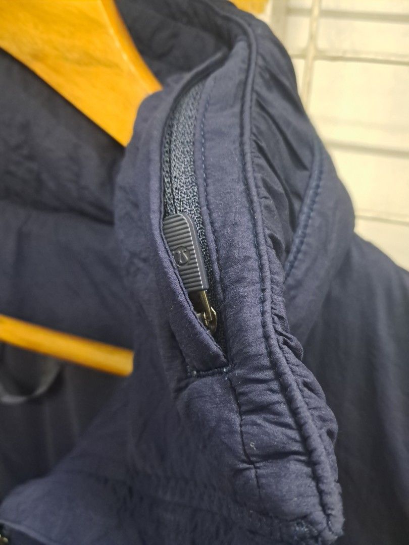Lululemon active wear (Category: Coats, Jackets and Outerwear) located in Baguio. Submitted by floss31172840 (Listing ID 1465927674, Image 2). Description: size 8 on tag 1500 freeship excellent condition.