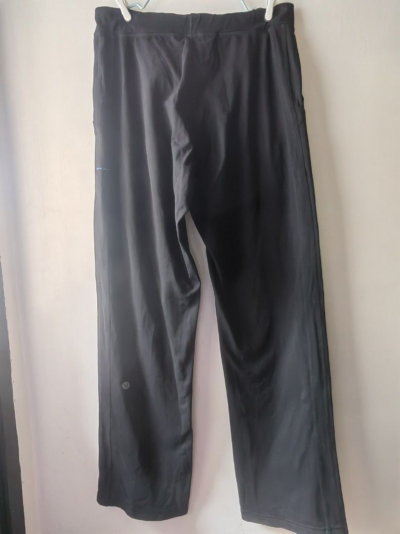 Lululemon Mens Jogging Pants (XL) (Category: Activewear) located in Baguio. Submitted by kacijom (Listing ID 1465876516, Image 1). Description: ₱800 •Lululemon Mens Jogging Pants - Black •Size XL, 18"x52" •Condition 9/10 (Very-Good Used Condition).