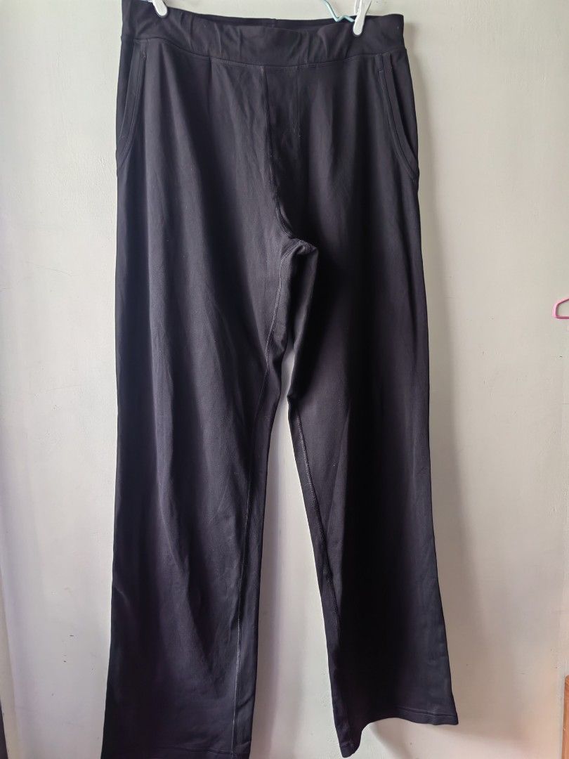 Lululemon Mens Jogging Pants (XL) (Category: Activewear) located in Baguio. Submitted by kacijom (Listing ID 1465876516, Image 2). Description: ₱800 •Lululemon Mens Jogging Pants - Black •Size XL, 18"x52" •Condition 9/10 (Very-Good Used Condition).