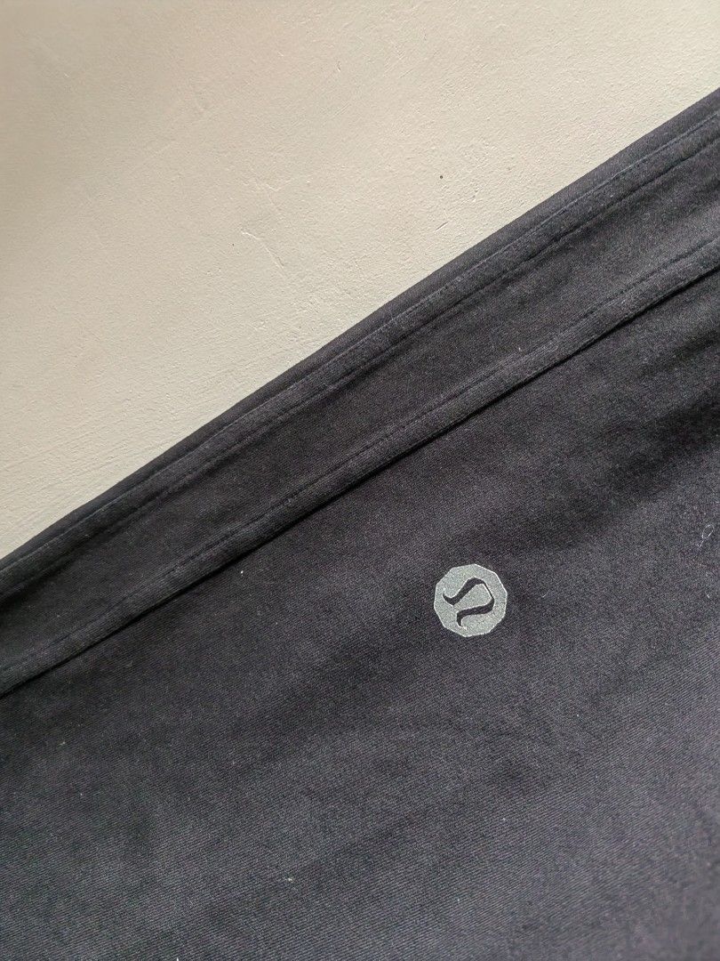 Lululemon Mens Jogging Pants (XL) (Category: Activewear) located in Baguio. Submitted by kacijom (Listing ID 1465876516, Image 3). Description: ₱800 •Lululemon Mens Jogging Pants - Black •Size XL, 18"x52" •Condition 9/10 (Very-Good Used Condition).