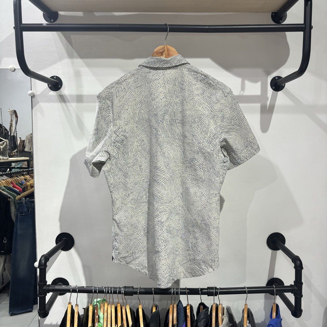 Lululemon Polka Polo shirt (Category: Tshirts & Polo Shirts ) located in Bambang. Submitted by heats777 (Listing ID 1465821555, Image 3). Description: Excellent condition No issue Size: Best fit to M.