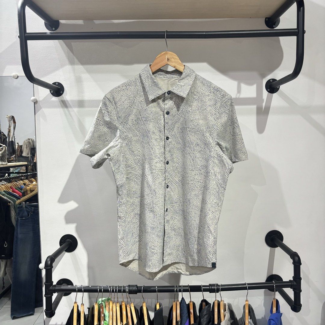 Lululemon Polka Polo shirt (Category: Tshirts & Polo Shirts ) located in Bambang. Submitted by heats777 (Listing ID 1465821555, Image 2). Description: Excellent condition No issue Size: Best fit to M.