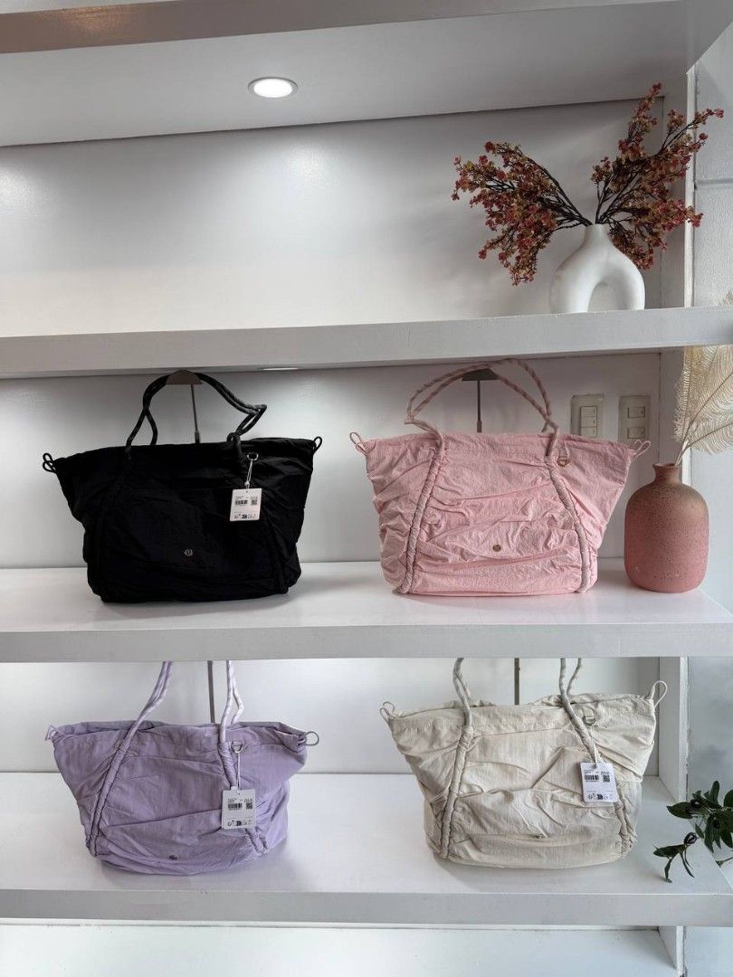 Lululemon Ruched Tote (Category: Tote Bags) located in Mandaluyong City. Submitted by modamuseph (Listing ID 1465940406, Image 1). Description: ORIGINAL LULULEMON RUCHED TOTE BAG.